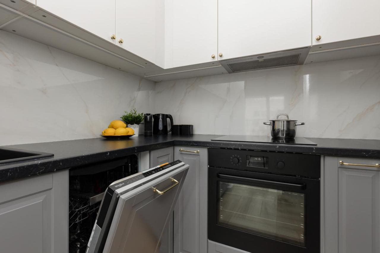 Stylish Apartment Kolejowa & Parking & Balcony By Noclegi Renters Varsóvia Exterior foto