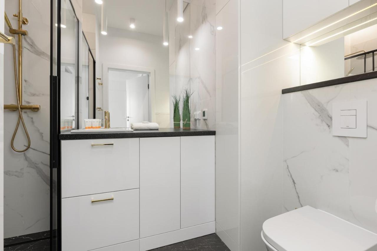 Stylish Apartment Kolejowa & Parking & Balcony By Noclegi Renters Varsóvia Exterior foto