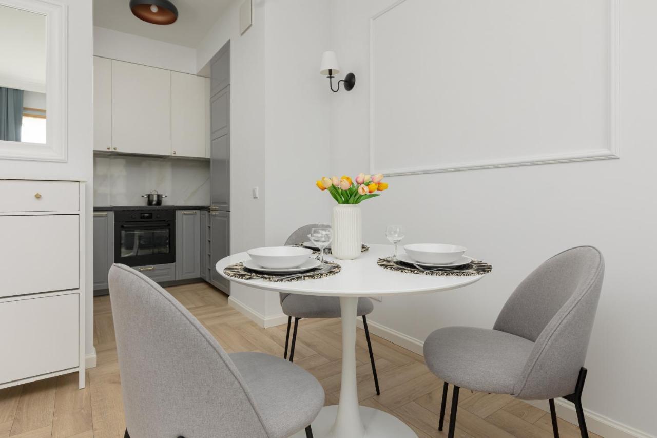 Stylish Apartment Kolejowa & Parking & Balcony By Noclegi Renters Varsóvia Exterior foto
